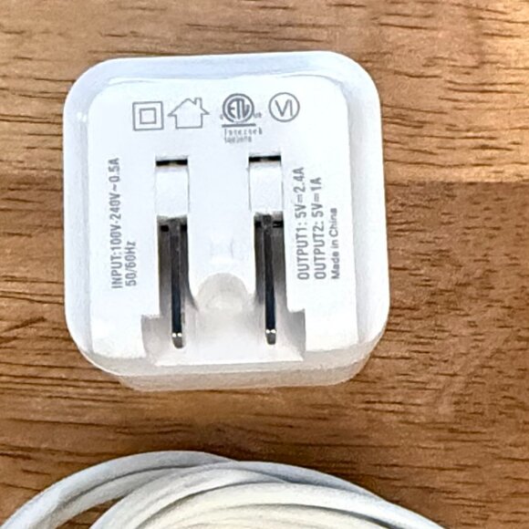 IQ Dual Port Wall Charger Adapter with 2 Iphone USB to Lightning Cables - Picture 6 of 8